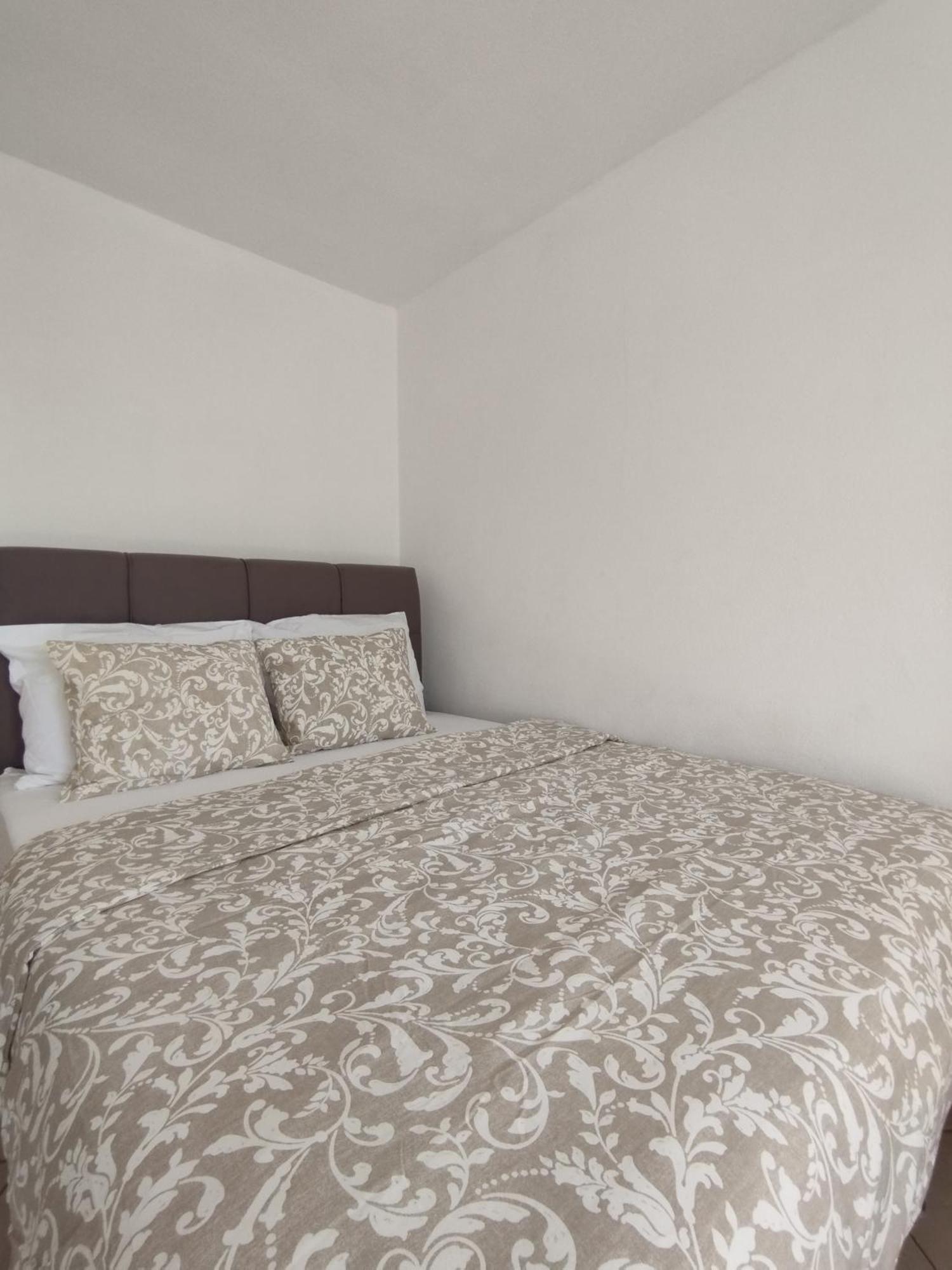Apartments With Sea View Drvenik Makarska Riviera Luaran gambar