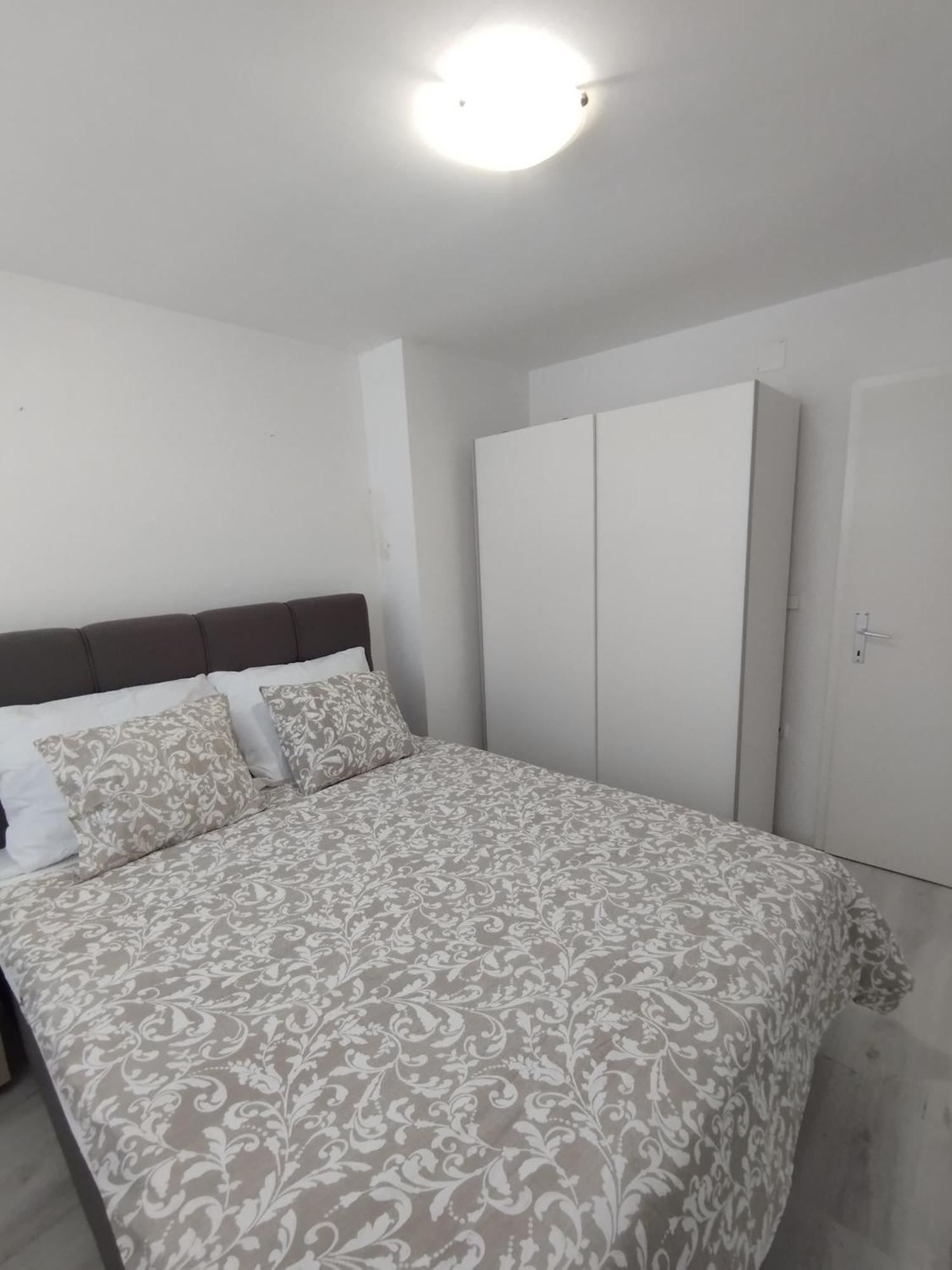 Apartments With Sea View Drvenik Makarska Riviera Luaran gambar