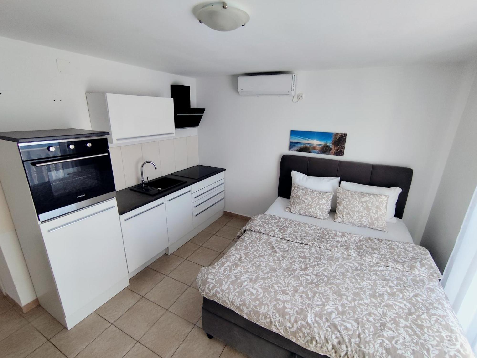Apartments With Sea View Drvenik Makarska Riviera Luaran gambar